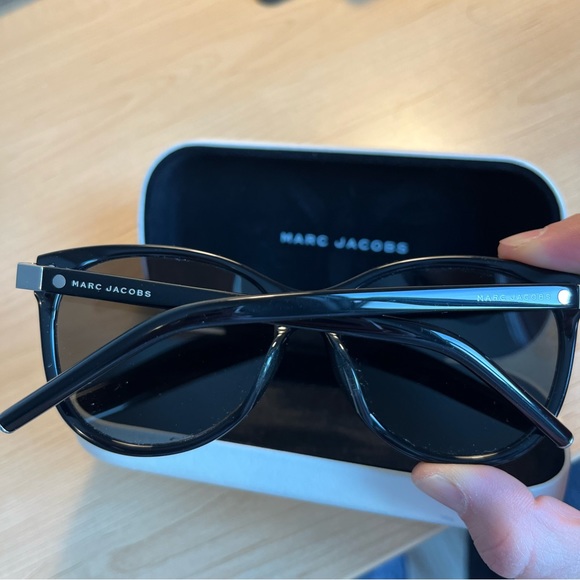 Marc Jacobs Sunglass - Picture 2 of 3